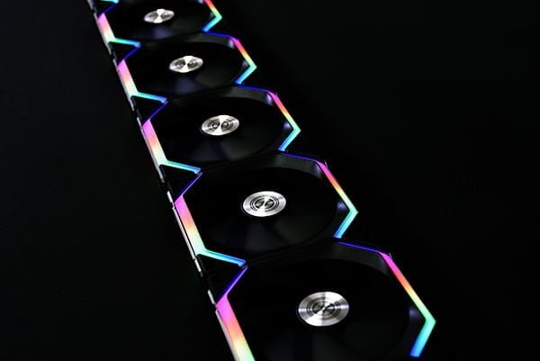 LIAN LI UNI Fan SL 140 Single Pack- Black A-RGB PWM 140mm 1900RPM