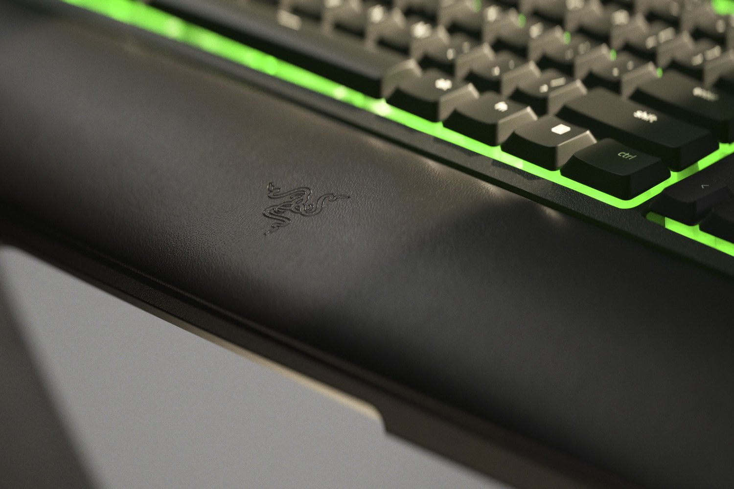 RZAER ORNATA V2 MECHA-MERNBRANE GAMING KEYBOARD